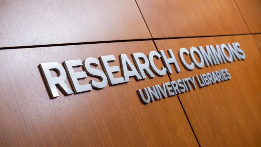 research commons sign on wooden panel